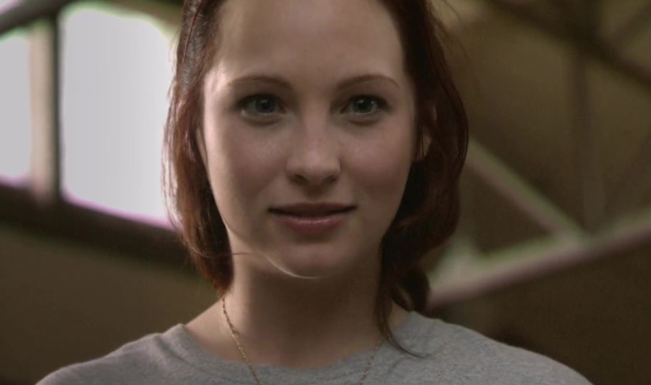 Candice King como Joann em Deadgirl (Imagem: Reprodução/Dark Sky Films)