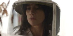 Suliane Brahim como Virginia no filme de terror francês A Nuvem (Imagem: Divulgação/Netflix)