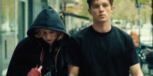 À esquerda, Luna Wedler como Maxi; à direita, Jannis Niewöhner como Karl (Imagem: Divulgação/Pandora Film Verleih | Netflix)