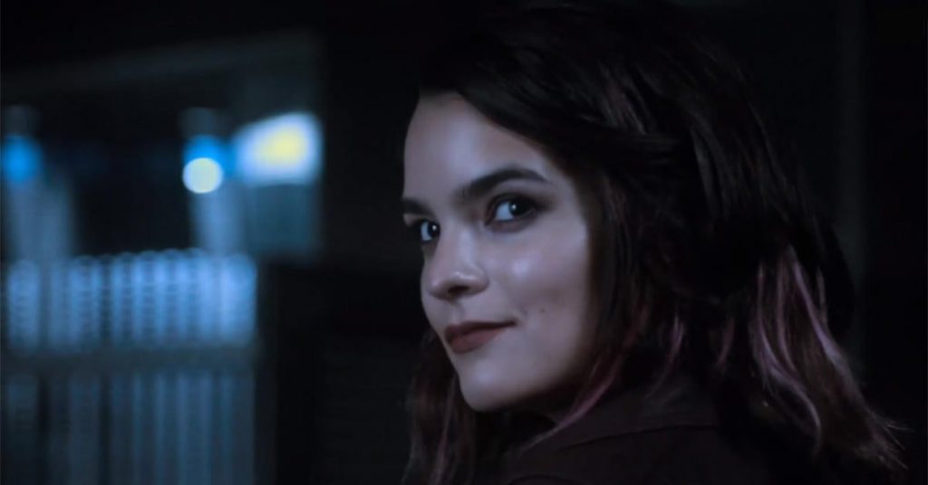 A atriz Brianna Hildebrand como Rory na sexta e última temporada de Lucifer (Imagem: Divulgação/Netflix)