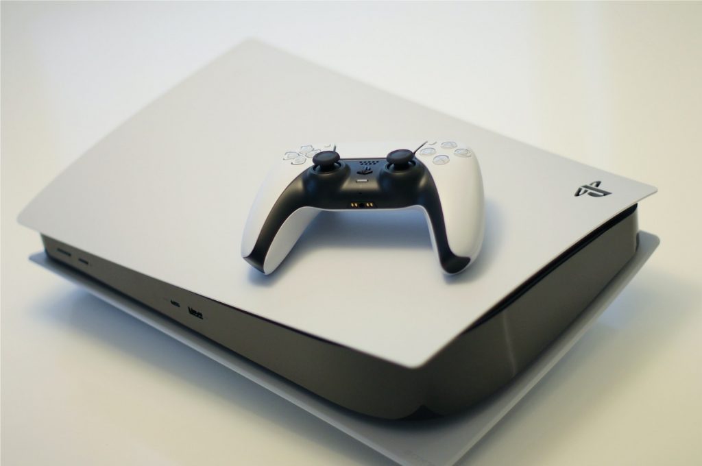 PlayStation 5 desbloqueado? Hackers conseguem acesso à chave raiz do console (Imagem: Kerde Severin/Unsplash)