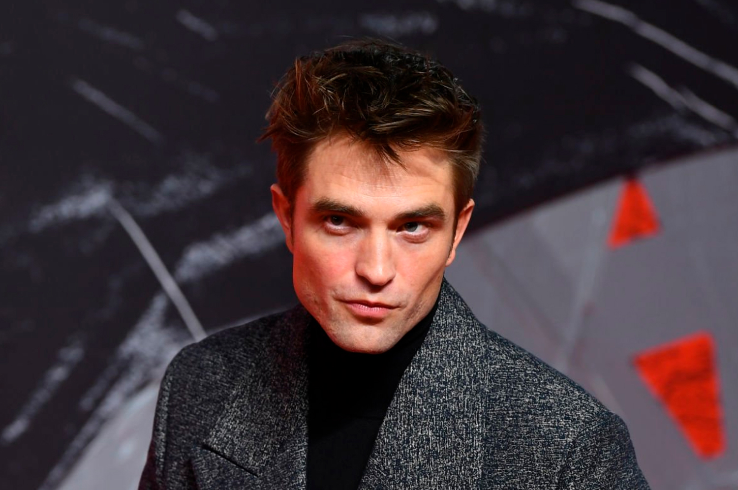 Robert Pattinson comenta sobre ódio que "Crepúsculo" recebe: "Isso é tão 2010"