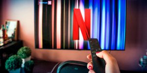 Netflix | Procon irá averiguar planos de cobrar taxas por compartilhamento de senha