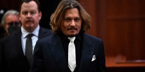 Amber Heard acusa Johnny Depp de violência sexual em novo julgamento